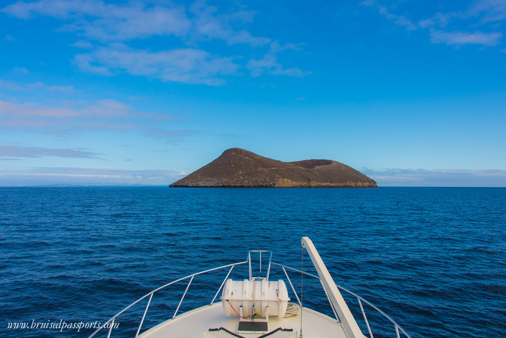 A giant volcanic crater in the middle of the ocean on our way to Bartolome