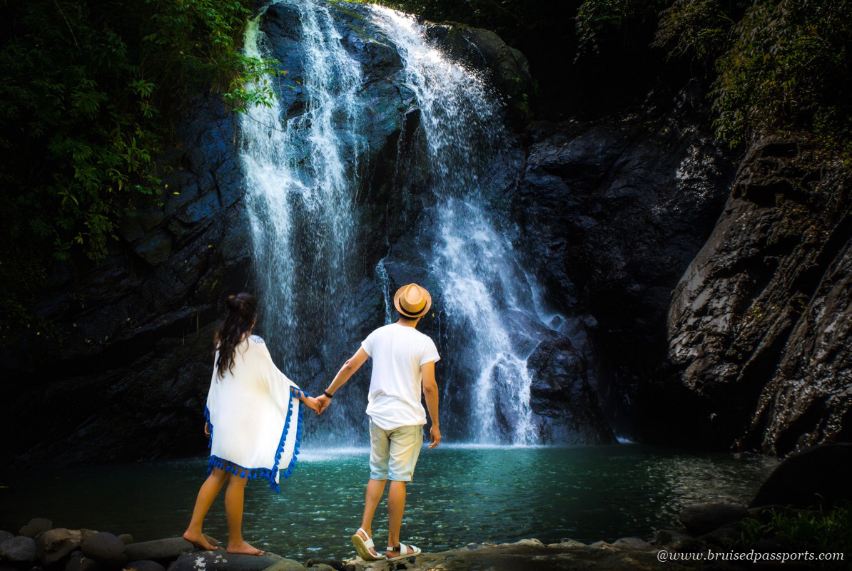Honeymoon couple fiji waterfall